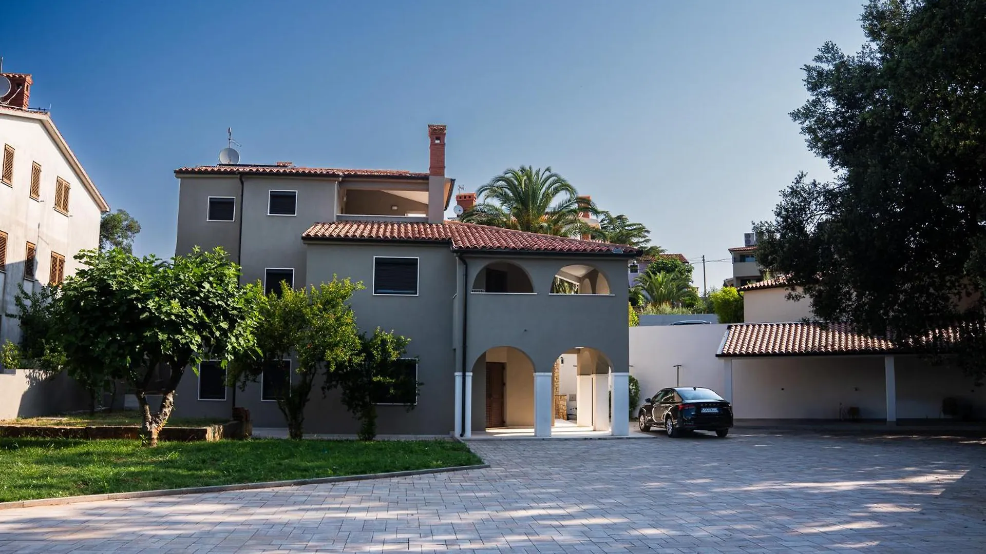 Sara Apartmani location